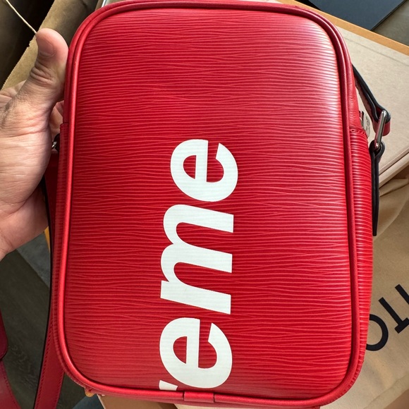 Louis Vuitton x Supreme Danube Crossbody Bag - Picture 7 of 8